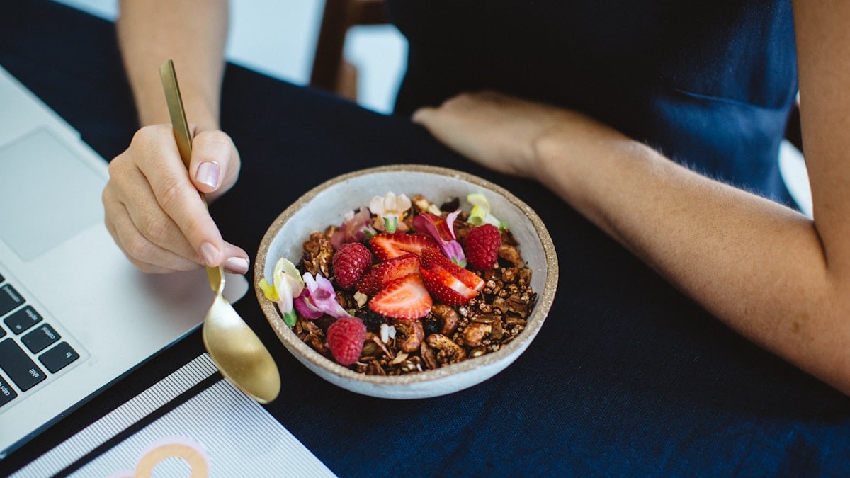 Breakfast, Working, Computer, Table, Healthy breakfast, Working breakfast, Work from Home